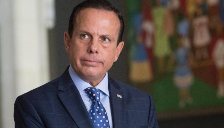 Doria informa a aliados sobre desistência de concorrer à Presidência da República