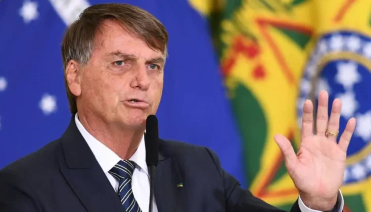 Home office: Bolsonaro assina MP que altera regras do teletrabalho