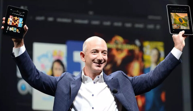 Jeff Bezos faz aporte em fintech brasileira inspirada em herói