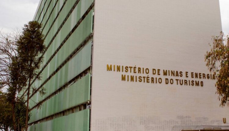 MME abre consulta de edital do Programa Poço Transparente