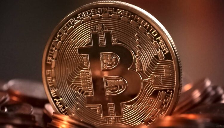 Analista indica o que pode acontecer com o Bitcoin após aumento de juros nos EUA