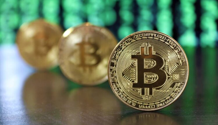 Bitcoin alcança US$ 39 mil e impulsiona mercado. AVAX e DOT perdem posição. Confira o preço das criptomoedas hoje