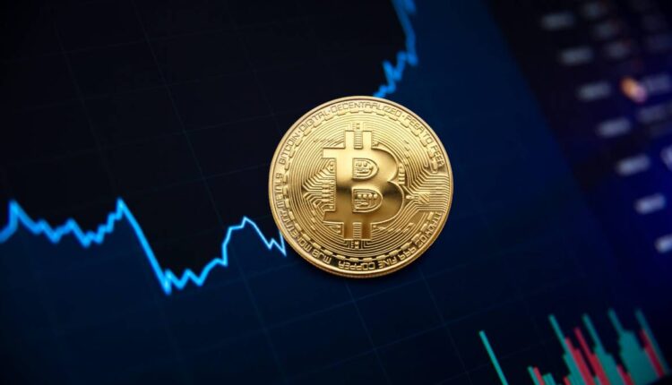 Bitcoin cai, mas permanece acima de US$ 29 mil. Criptomoeda perde posição entre as 10 maiores economias do mercado