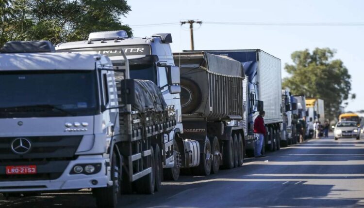 Nossa luta é para fazer subsídio específico para caminhoneiro, diz Lira