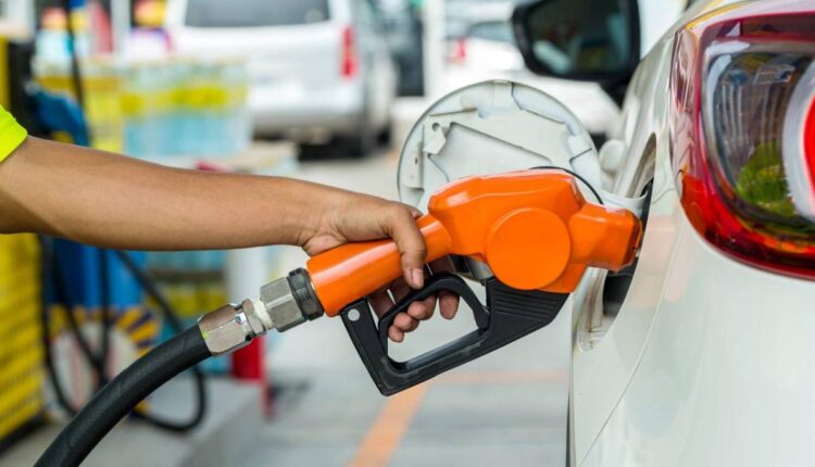 Gasolina fecha maio com preço médio de R$ 7,54 o litro, alta de 9,8% no ano