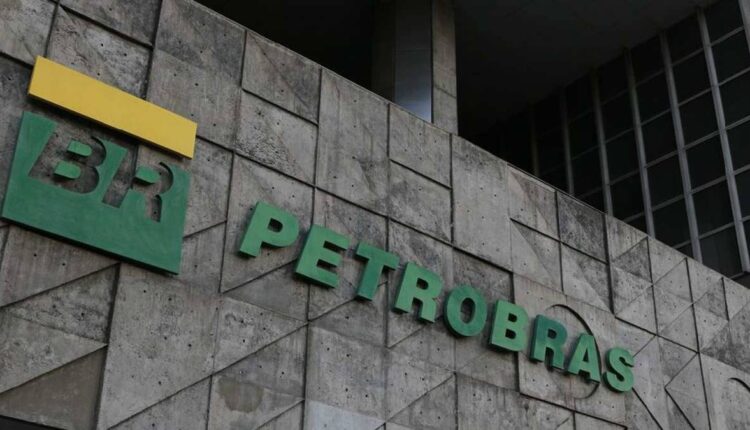 Se reeleito, Bolsonaro vai acelerar reformas e privatizar Petrobras, diz Guedes