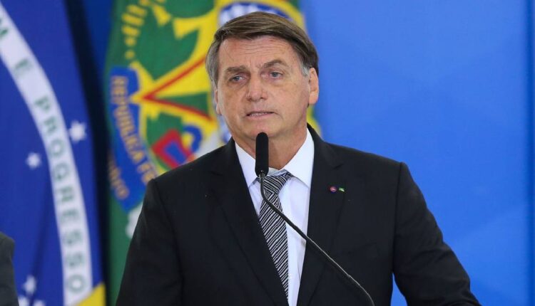 Bolsonaro diz que espera resolver alta dos combustíveis 'nos próximos dias'