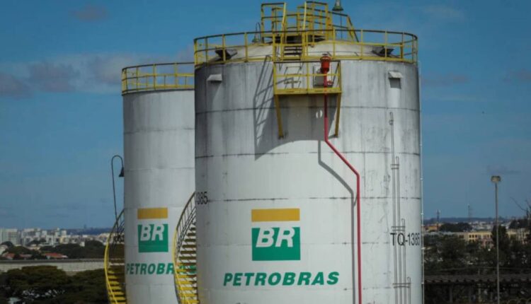 Defasagem se sustenta nas refinarias da Petrobras; Acelen sobe diesel