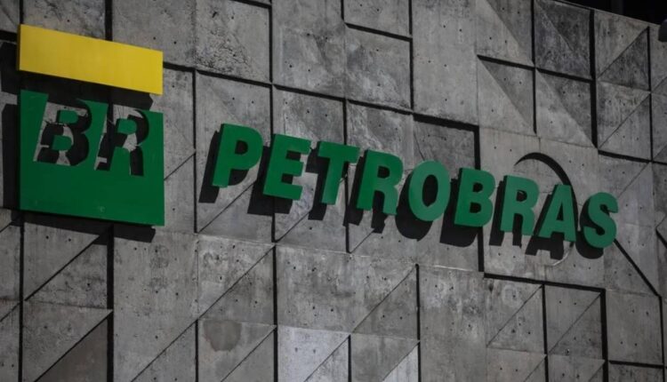 Diretor da Petrobras defende prática de preços de mercado para os combustíveis