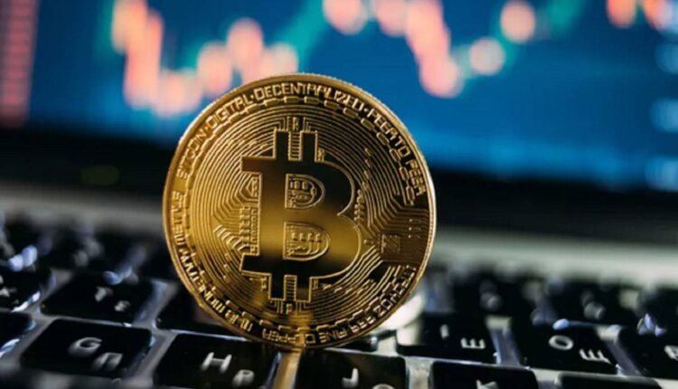 Homem encontra 60 bitcoins em notebook usado