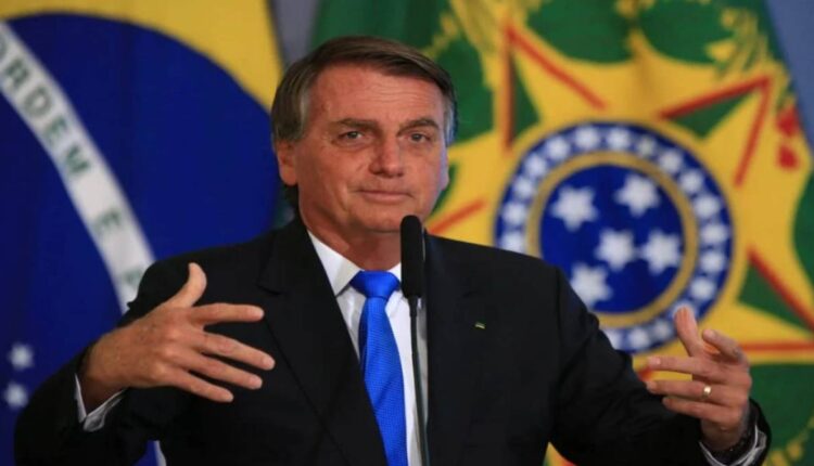 Petrobras está dando dica que quer aumentar combustíveis, diz Bolsonaro