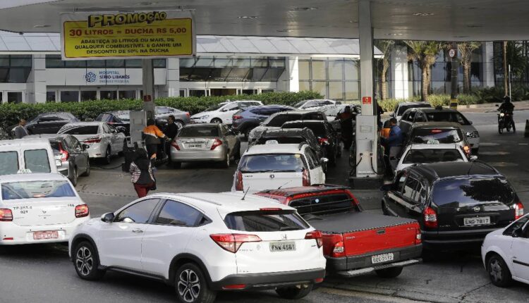 SP propõe suspensão de dívida com União por 2 anos para zerar ICMS de combustível