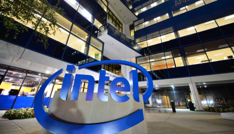 Intel cogita demissão em massa após queda nas vendas