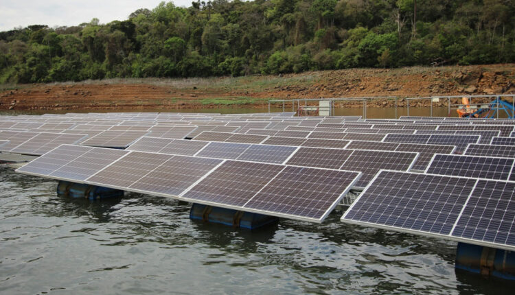 Fernando de Noronha vai ganhar usina solar flutuante