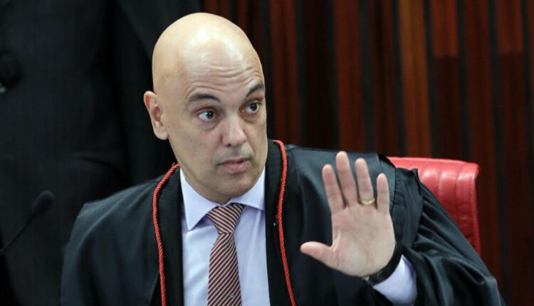 Moraes manda bloquear contas bancárias de suspeitos de financiar atos antidemocráticos
