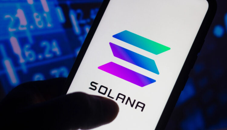 Solana salta 20% após liberação de tokens ser adiada, mas alta dura pouco