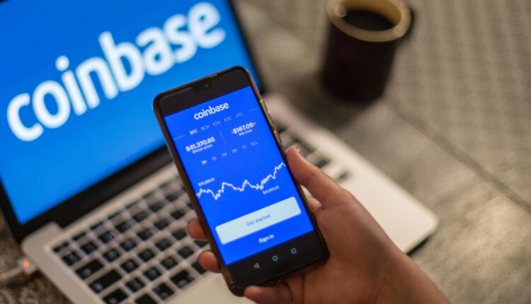 Ações da Coinbase são rebaixadas em meio a colapso da FTX