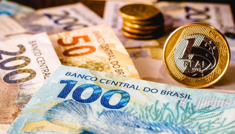 Segunda parcela do 13° salário é liberada nesta terça-feira e impacta a economia brasileira de maneira positiva