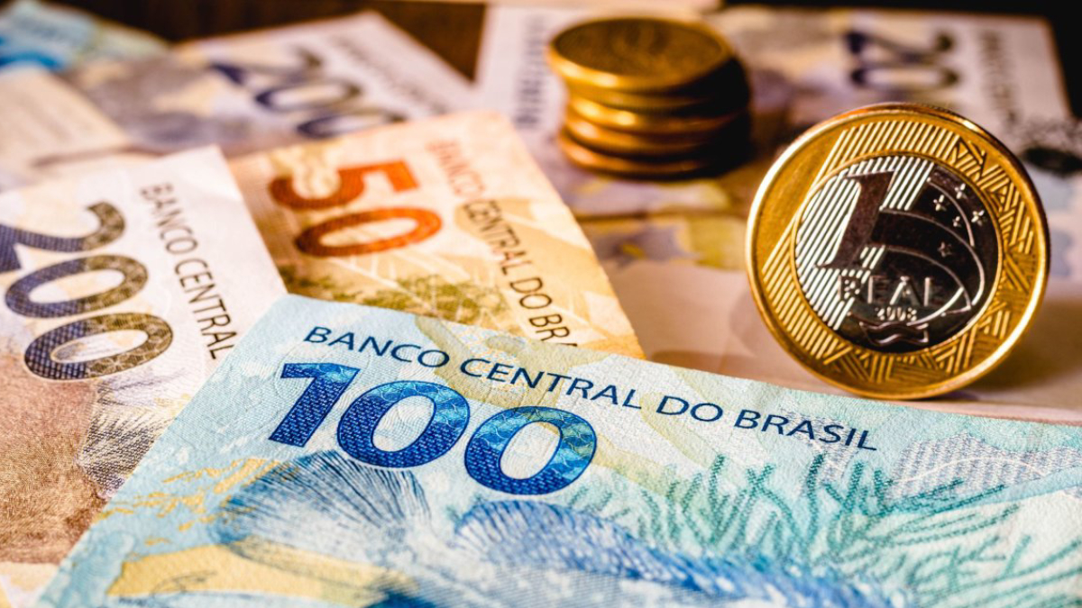 Segunda parcela do 13° salário é liberada nesta terça-feira e impacta a economia brasileira de maneira positiva