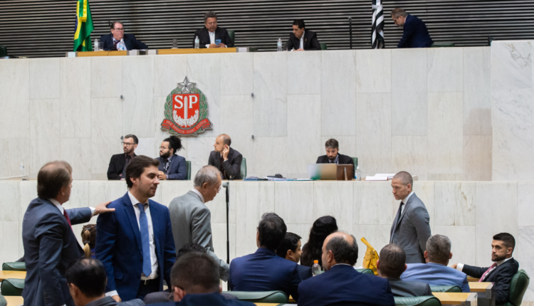 Aumento de salário de deputados estaduais é aprovado por dez assembleias legislativas