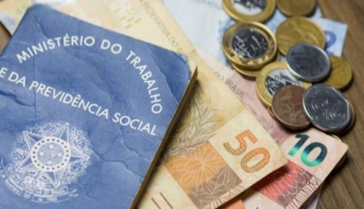 Aumento do salário mínimo para R$ 1.320 deve ser adiado