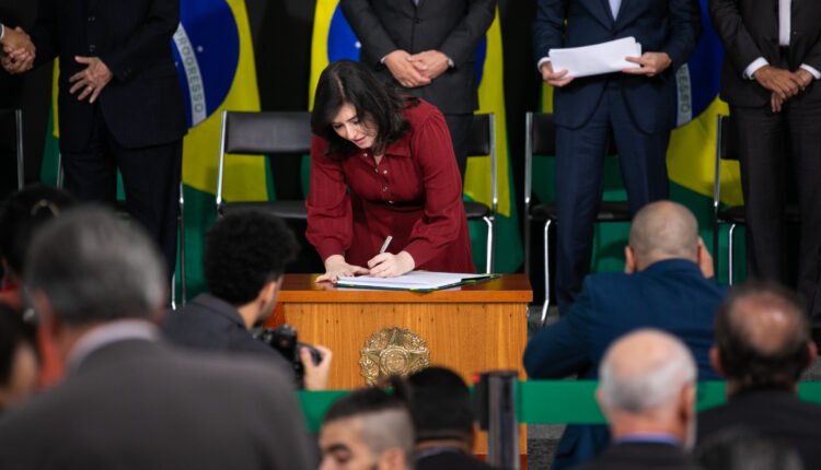 Simone Tebet assume Planejamento e promete prioridade de pobres no orçamento