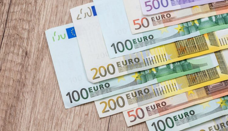 Inflação na zona do euro cai mais do que o esperado e bolsas europeias fecham mistas