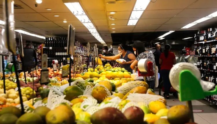 Inflação sobe em 0,53% em janeiro; alimentos pressionaram a alta