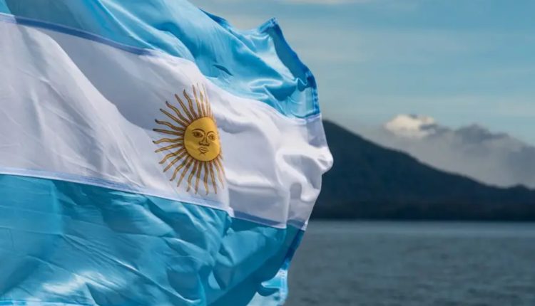 Inflação na Argentina acelera em 98,8% em 12 meses