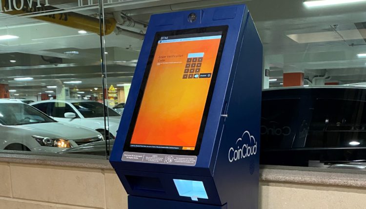 Coin Cloud, operadora de ATM de Bitcoin, pede proteção contra falência