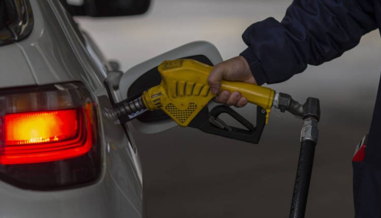 IPCA-15 sobe 0,69% em março com maior impacto para Transportes, puxado pelo aumento da gasolina