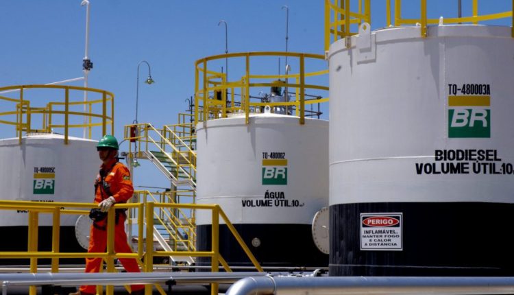 Petrobras (PETR4) reduz preço do diesel para distribuidoras; Prates diz que estatal pratica “preço do mercado brasileiro”