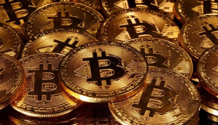 Bitcoin dispara 5% e reacende ânimo do mercado. XRP registra alta de 11% e token sobe 31%