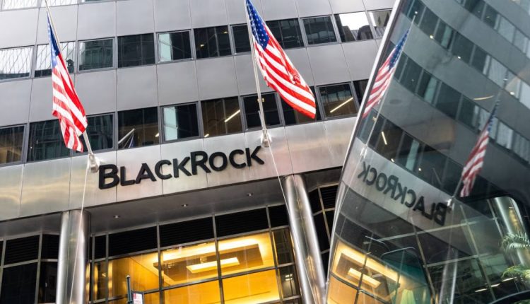 BlackRock é contratada para vender US$ 114 bilhões em títulos de bancos falidos