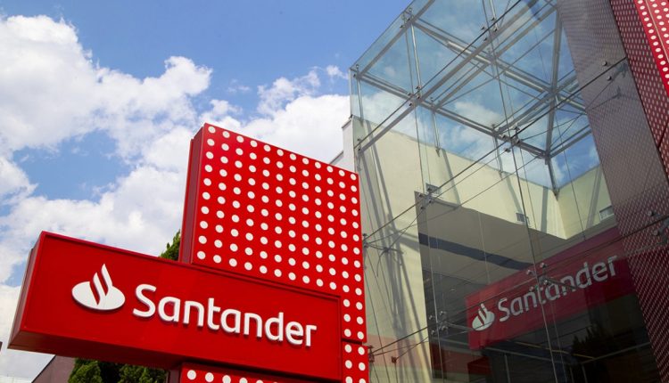 Santander Brasil (SANB11) tem queda de 46,6% no 1 tri, com lucro de R$ 2,14 bi