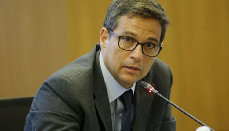 Trajetória de dívida mais descoordenada foi eliminada, diz Campos Neto ao elogiar arcabouço fiscal