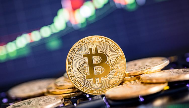Bitcoin rompe US$ 29.200 e registra recorde anual