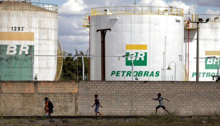 Petrobras (PETR4): troca do PPI é questionada na justiça