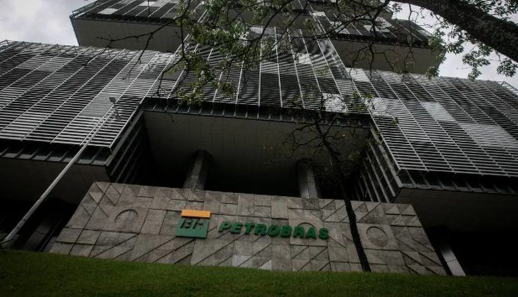 Petrobras (PETR4) anuncia nova política de preços; veja como isso afeta o consumidor