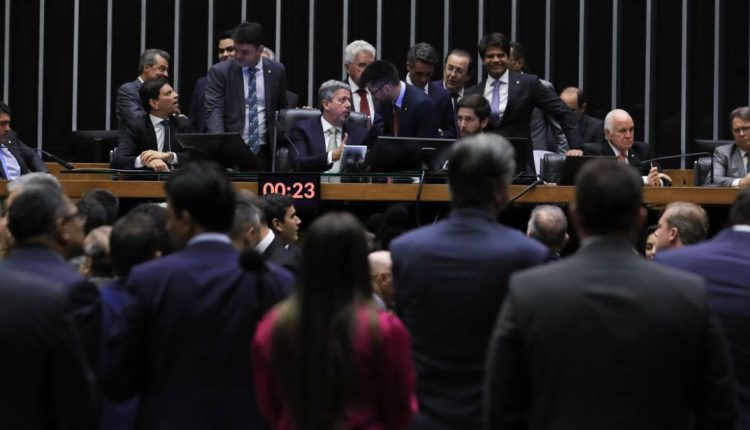 Câmara aprova urgência do arcabouço fiscal, com 367 votos a 102