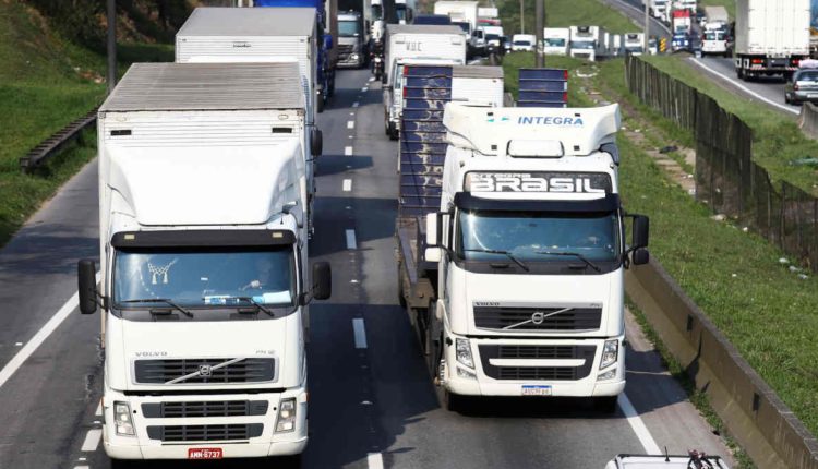 Programa de carros populares deve priorizar caminhões e ônibus