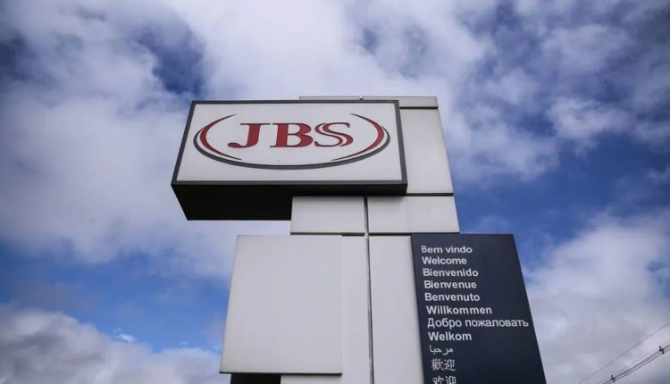 JBS (JBSS3): ações disparam com anúncio de listagem dupla